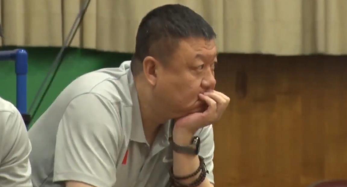 文班垫脚慢镜头!布伦森有扩大圆柱体嫌疑,联盟审查也难升级